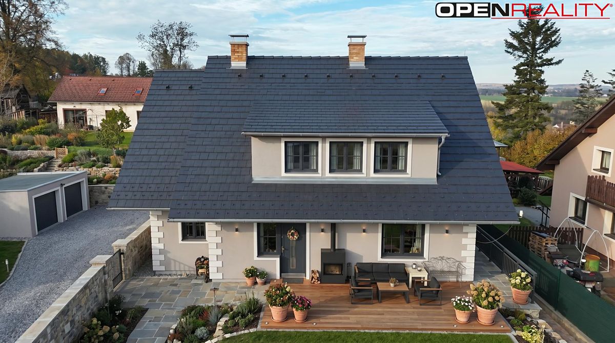 Prodej rodinného domu 360 m², pozemek 1096 m²